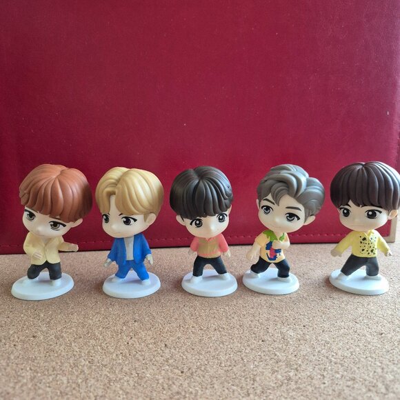 BTS Throwback Edition 2025 McDonald's Tiny Tan Figure Happy Meal Toy 5 pieces - Picture 1 of 5